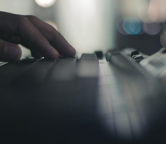 Symulatory handlu nieruchomościami – kupuj, remontuj, sprzedawaj