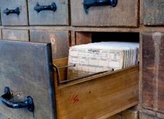 Ile segregatorów zmieści się w szafie aktowej? Sprawdź na liczbach i zdjęciach